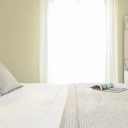 מלון דירות Antony (adults Only)